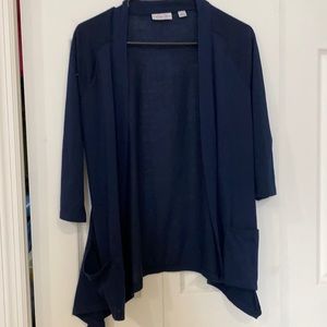 Lightly worn 3/4 sleeve comfy! Navy blue.